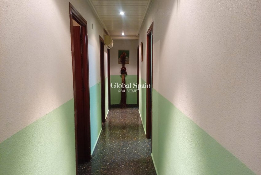 Revente - APPARTEMENT -
ORIHUELA - Orihuela Ciudad