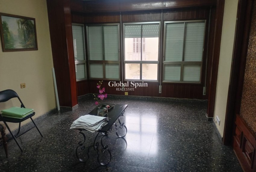 Revente - APPARTEMENT -
ORIHUELA - Orihuela Ciudad