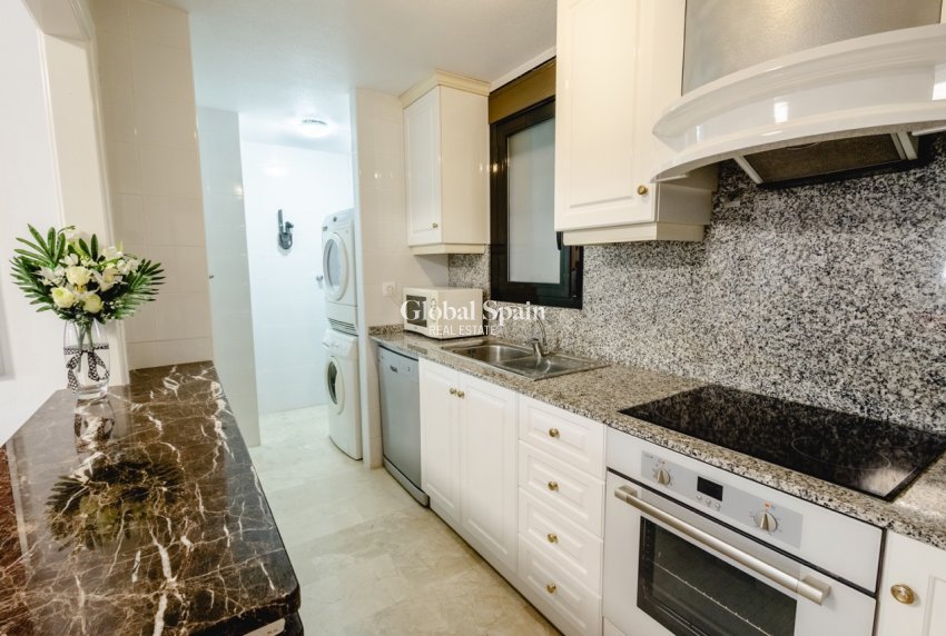 Revente - APPARTEMENT -
ORIHUELA - Orihuela Costa