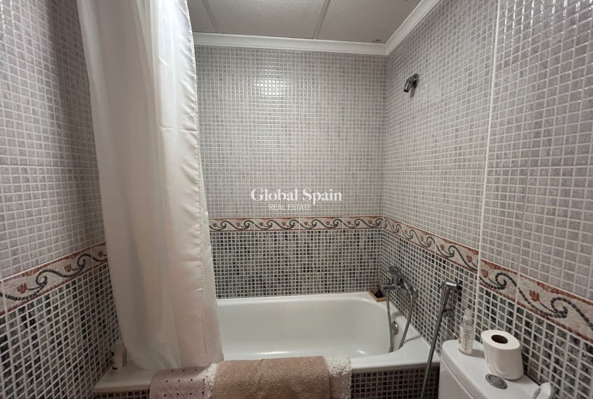Revente - APPARTEMENT -
ORIHUELA - Torremendo