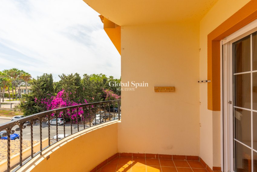 Revente - APPARTEMENT -
ORIHUELA - VILLAMARTÍN