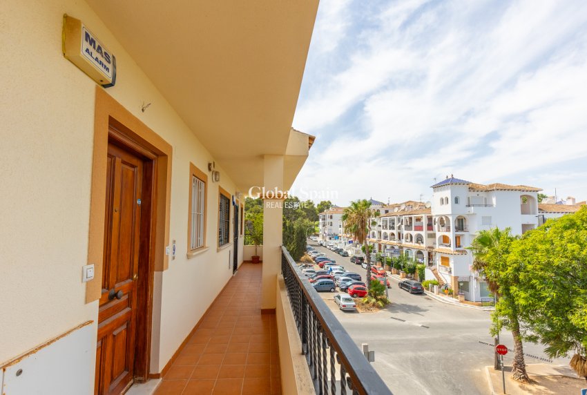 Revente - APPARTEMENT -
ORIHUELA - VILLAMARTÍN