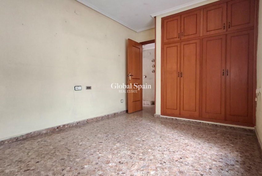 Revente - APPARTEMENT -
ORIHUELA - Zona Centro