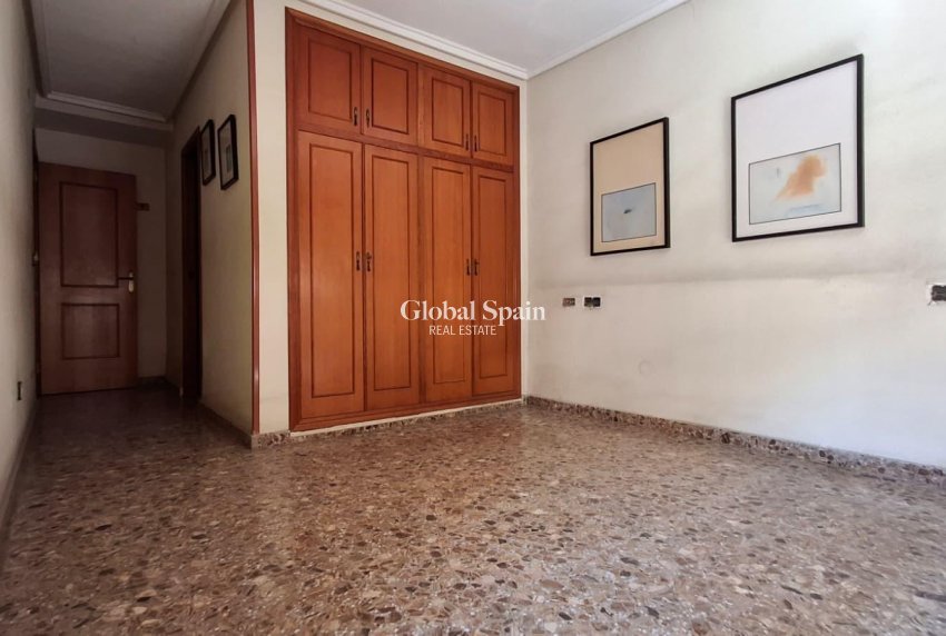Revente - APPARTEMENT -
ORIHUELA - Zona Centro