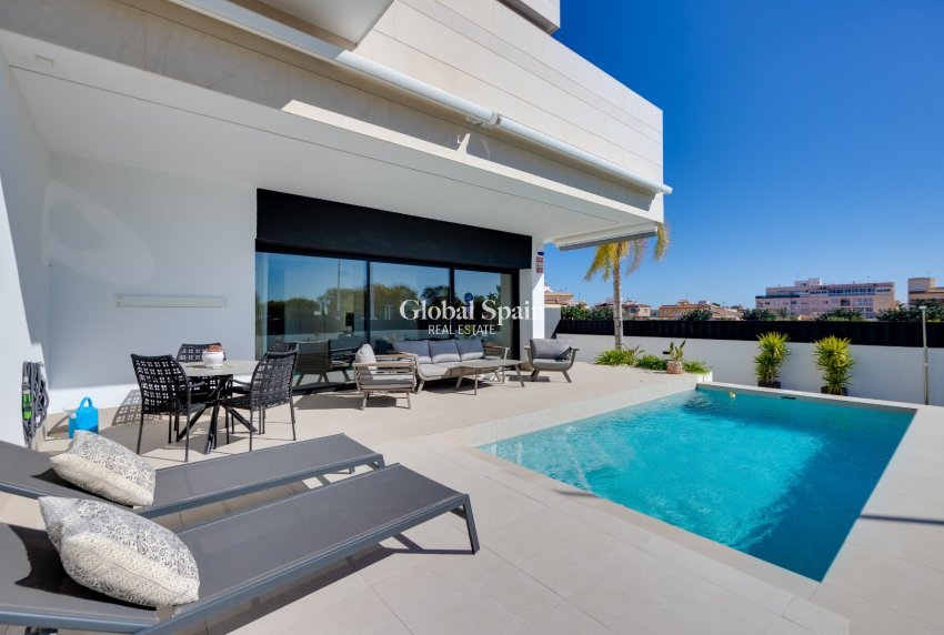 Revente - APPARTEMENT -
PILAR DE LA HORADADA - Costa Blanca Sur