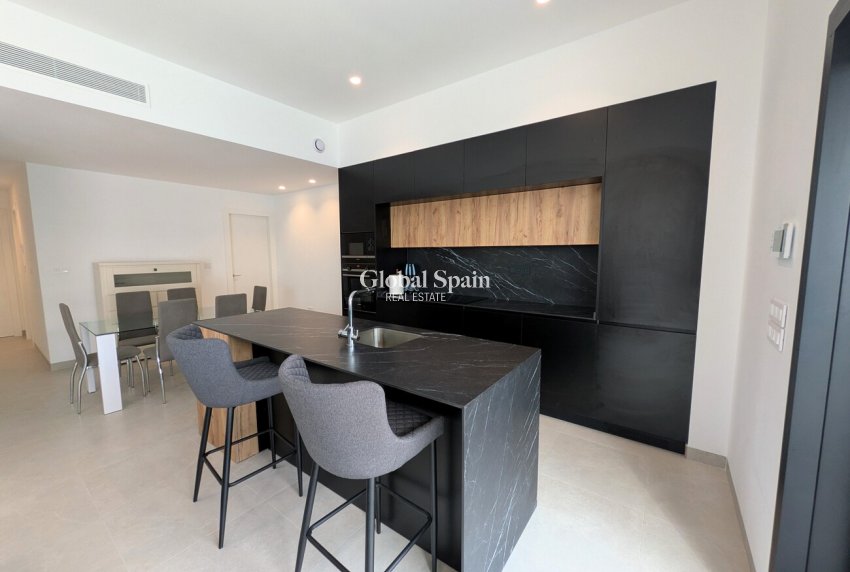 Revente - APPARTEMENT -
PILAR DE LA HORADADA - Costa Blanca