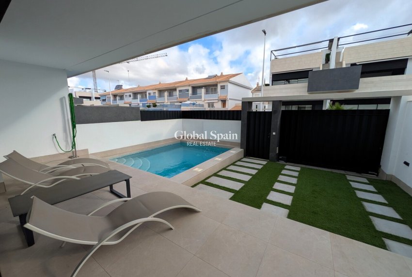 Revente - APPARTEMENT -
PILAR DE LA HORADADA - Costa Blanca