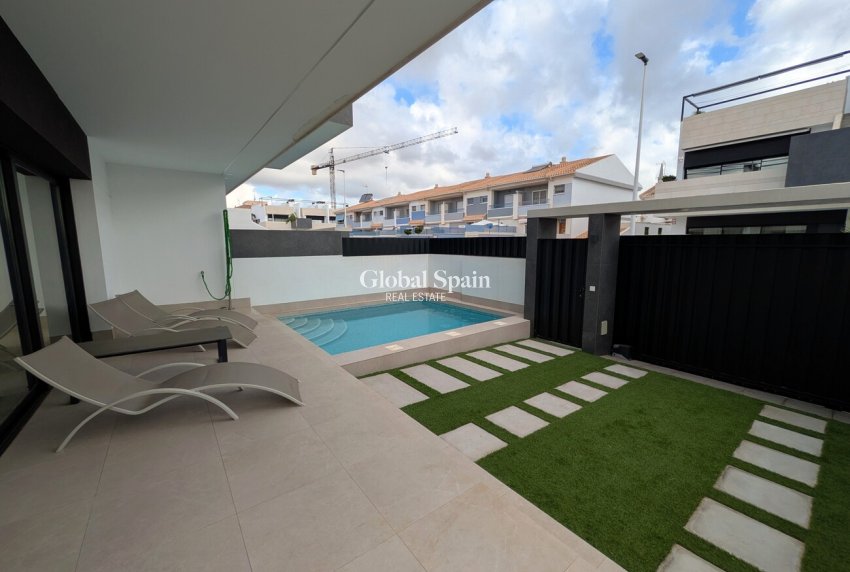 Revente - APPARTEMENT -
PILAR DE LA HORADADA - Costa Blanca