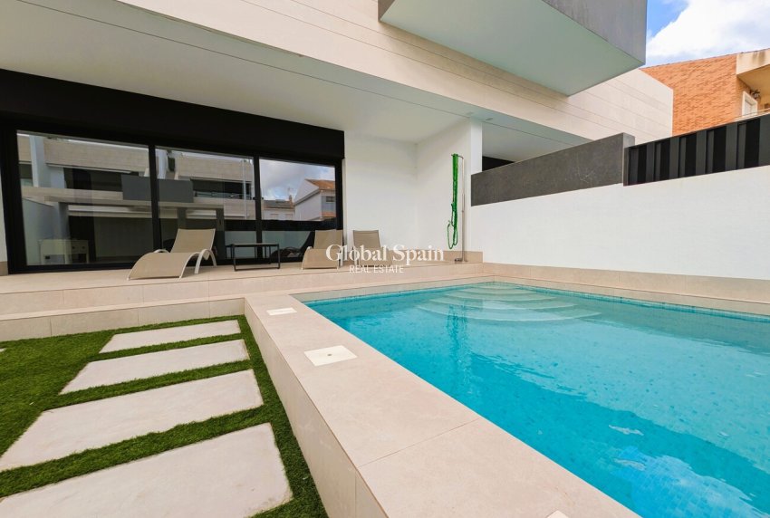 Revente - APPARTEMENT -
PILAR DE LA HORADADA - Costa Blanca