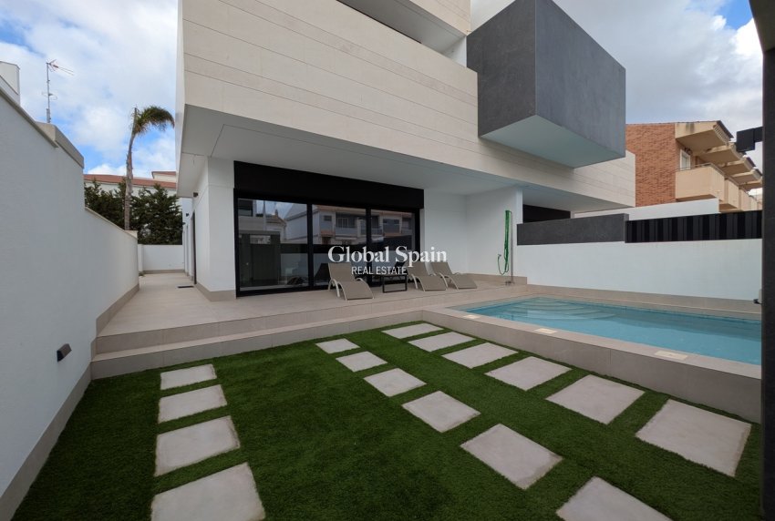 Revente - APPARTEMENT -
PILAR DE LA HORADADA - Costa Blanca