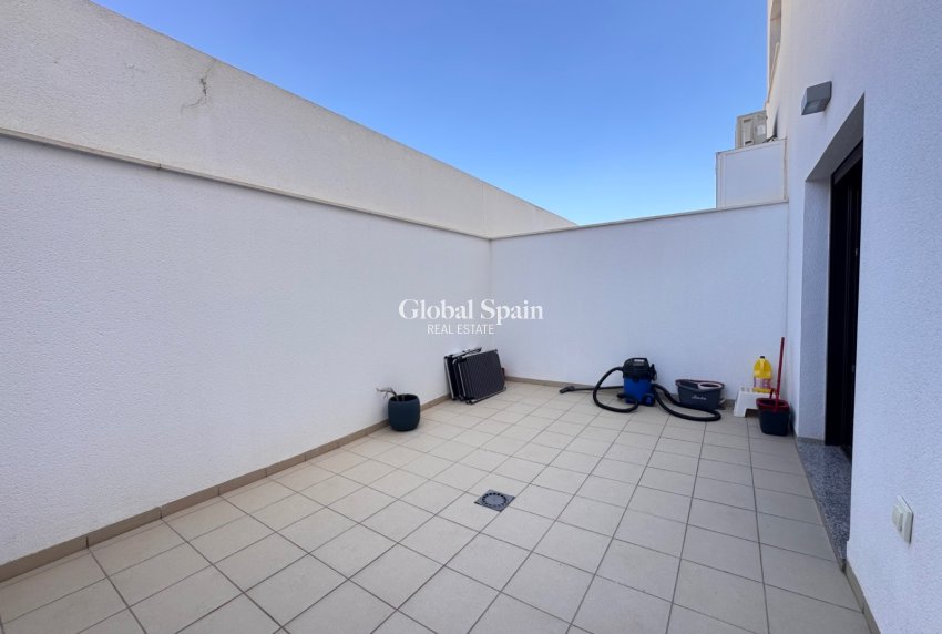 Revente - APPARTEMENT -
PILAR DE LA HORADADA - Costa Blanca