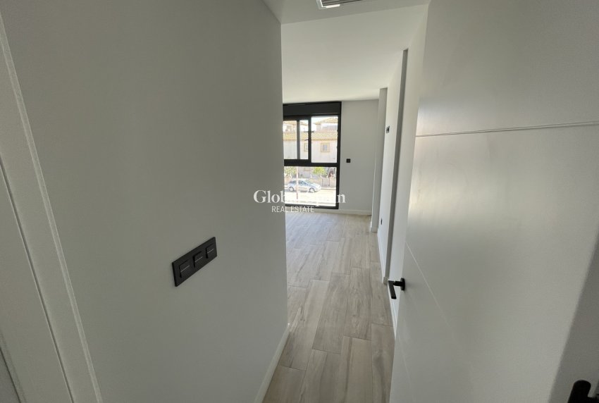 Revente - APPARTEMENT -
PILAR DE LA HORADADA - Costa Blanca