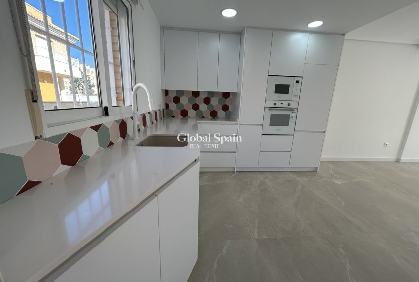 Revente - APPARTEMENT -
PILAR DE LA HORADADA - Costa Blanca