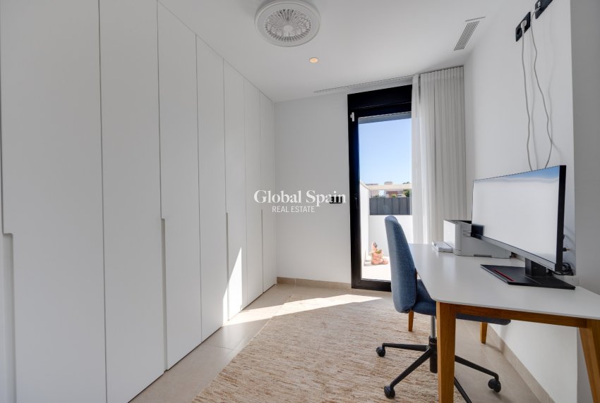 Revente - APPARTEMENT -
PILAR DE LA HORADADA - Costa Blanca