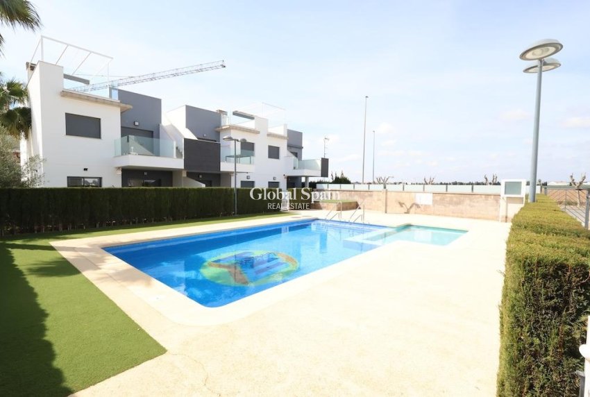 Revente - APPARTEMENT -
PILAR DE LA HORADADA - Costa Blanca