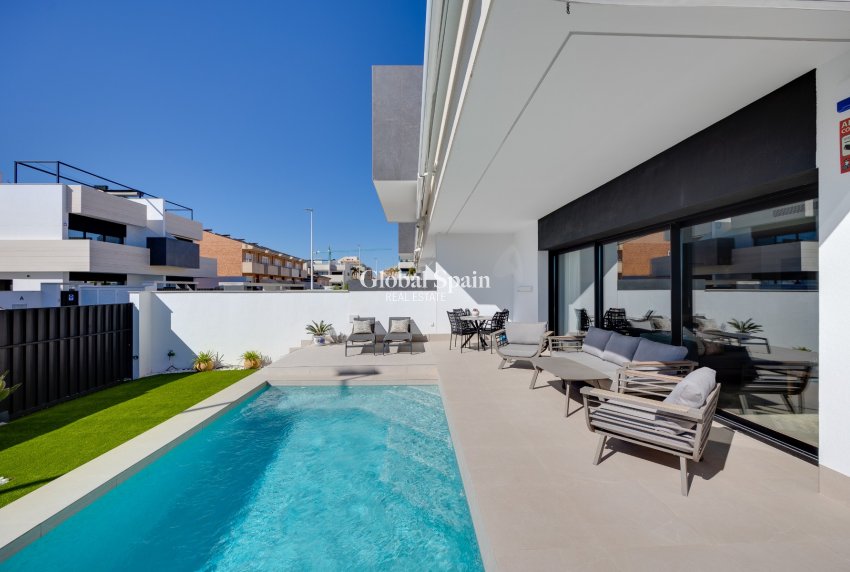 Revente - APPARTEMENT -
PILAR DE LA HORADADA - Costa Blanca