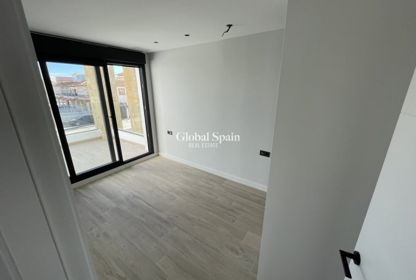 Revente - APPARTEMENT -
PILAR DE LA HORADADA - Costa Blanca