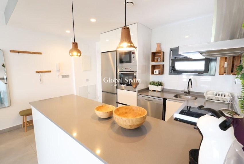 Revente - APPARTEMENT -
PILAR DE LA HORADADA - Costa Blanca