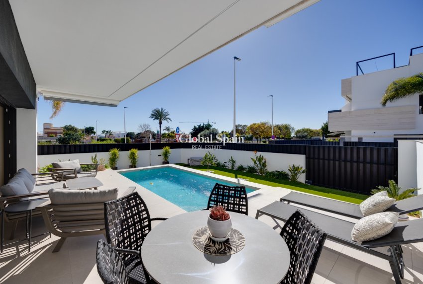 Revente - APPARTEMENT -
PILAR DE LA HORADADA - Costa Blanca