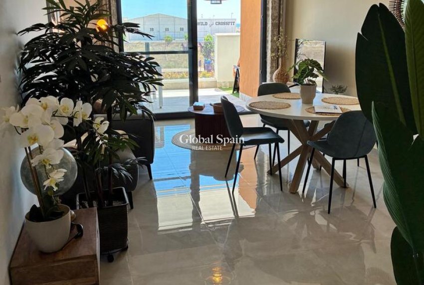 Revente - APPARTEMENT -
PILAR DE LA HORADADA - Costa Blanca