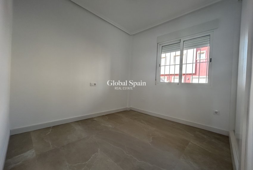 Revente - APPARTEMENT -
PILAR DE LA HORADADA - Costa Blanca