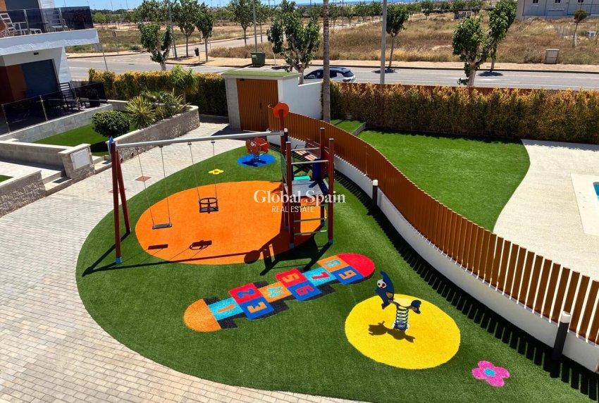 Revente - APPARTEMENT -
PILAR DE LA HORADADA - Costa Blanca