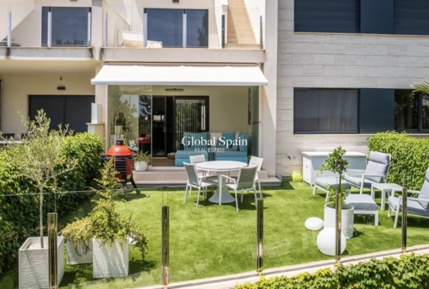 Revente - APPARTEMENT -
PILAR DE LA HORADADA - Costa Blanca