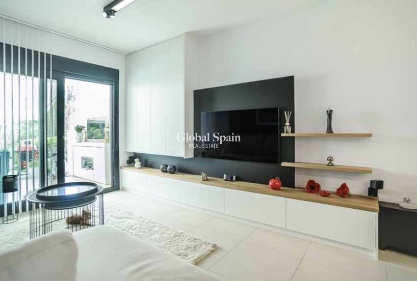 Revente - APPARTEMENT -
PILAR DE LA HORADADA - Costa Blanca