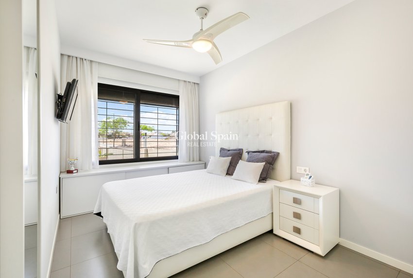 Revente - APPARTEMENT -
PILAR DE LA HORADADA - Costa Blanca