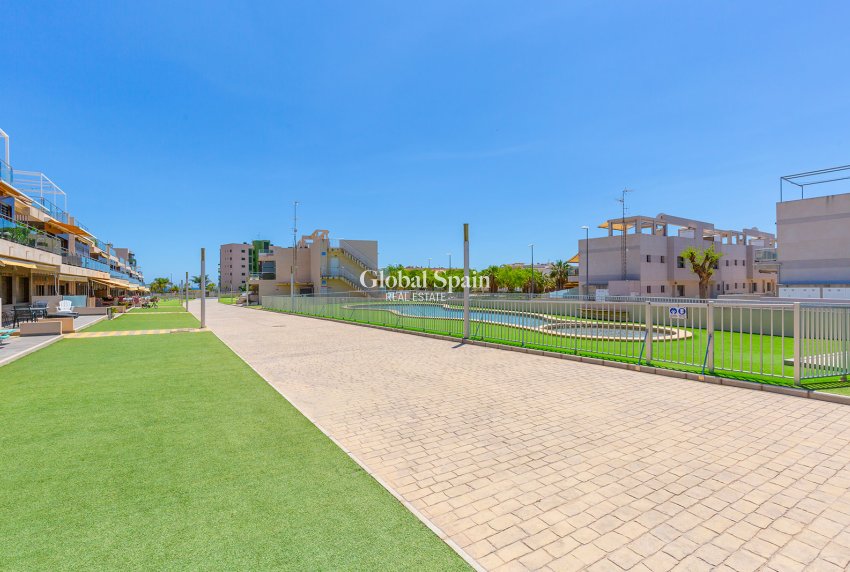 Revente - APPARTEMENT -
PILAR DE LA HORADADA - Costa Blanca