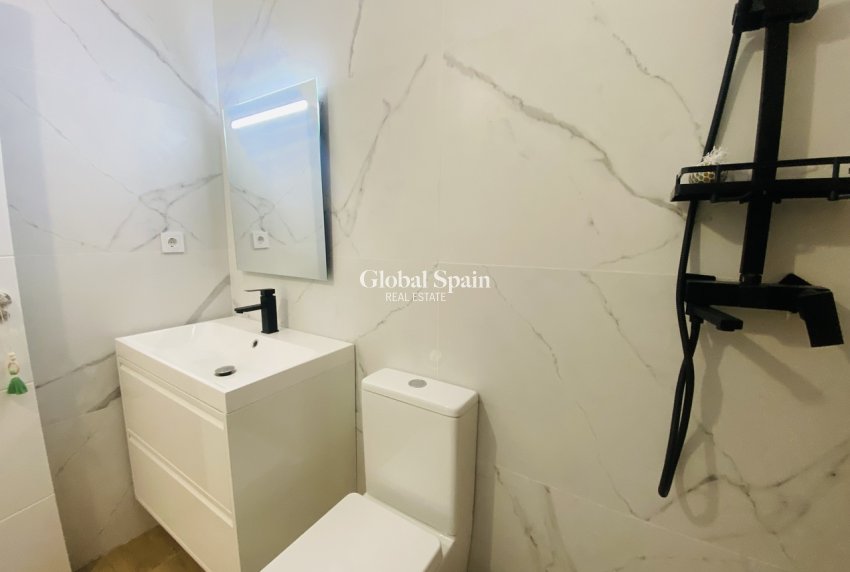 Revente - APPARTEMENT -
PLAYA FLAMENCA - Costa Blanca