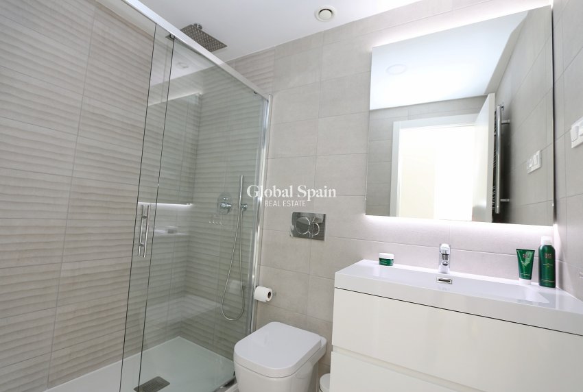 Revente - APPARTEMENT -
PLAYA FLAMENCA - Costa Blanca