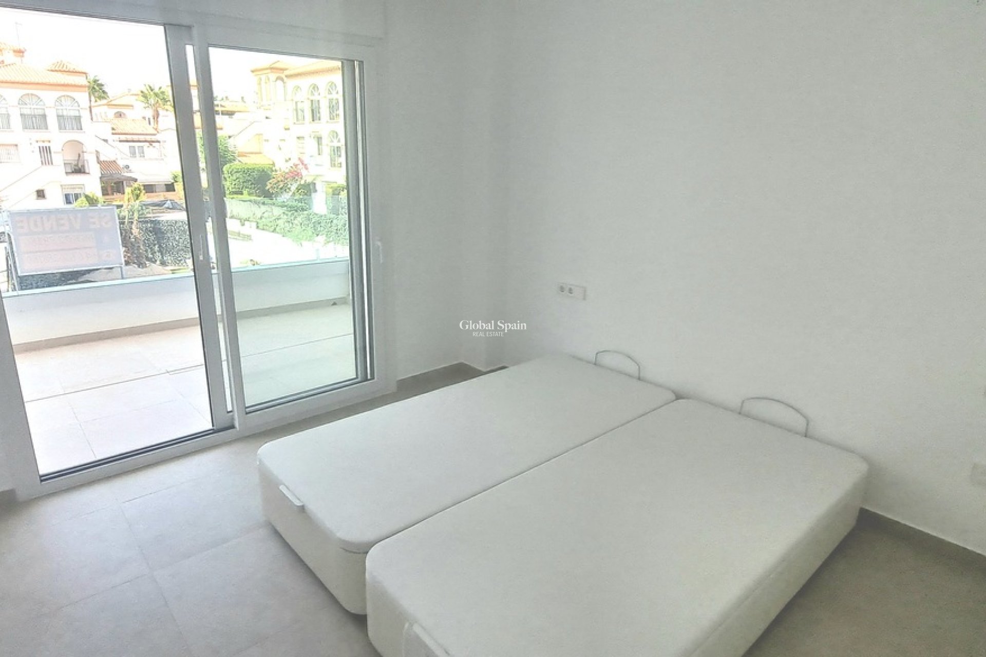 Revente - APPARTEMENT -
PLAYA FLAMENCA - Costa Blanca