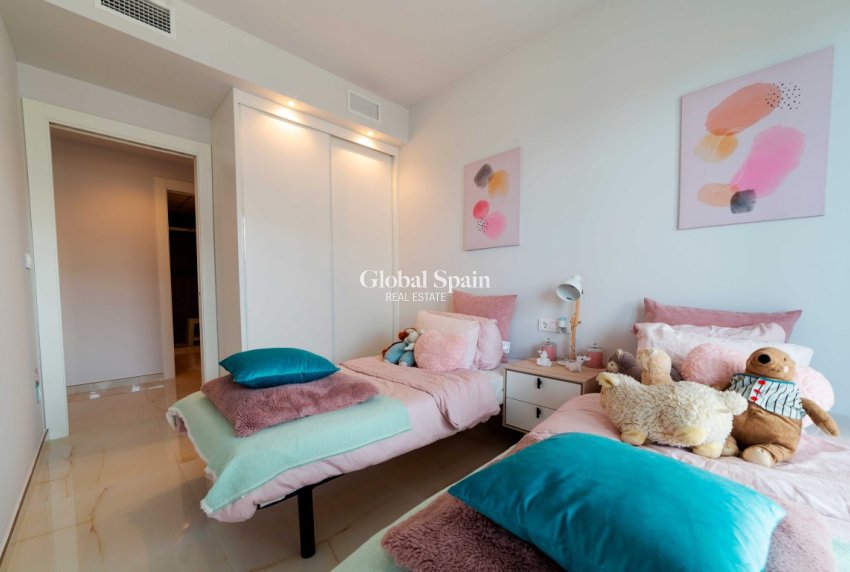 Revente - APPARTEMENT -
PLAYA FLAMENCA - Costa Blanca