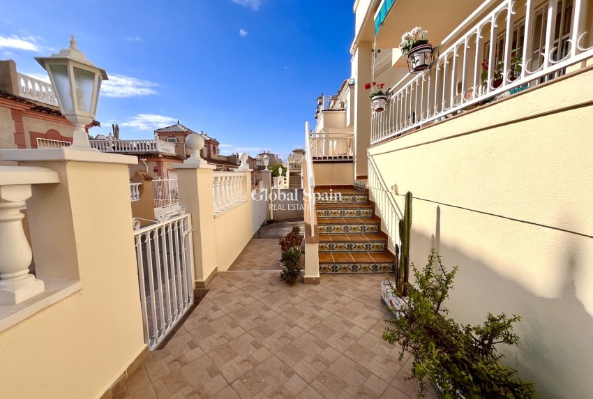 Revente - APPARTEMENT -
PLAYA FLAMENCA - Costa Blanca