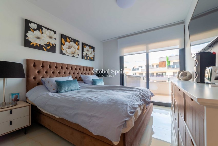 Revente - APPARTEMENT -
PLAYA FLAMENCA - Costa Blanca