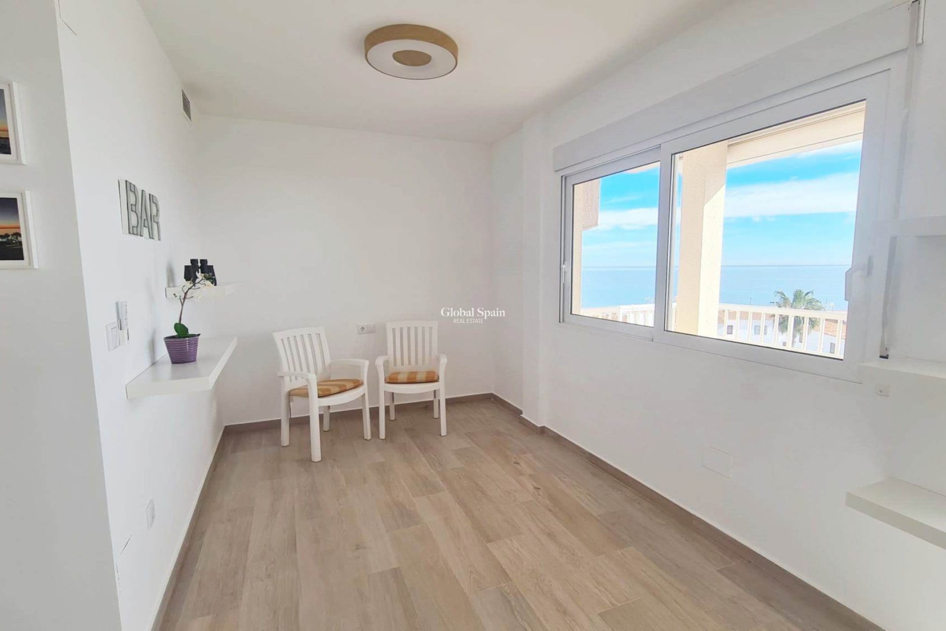 Revente - APPARTEMENT -
PLAYA FLAMENCA - Costa Blanca