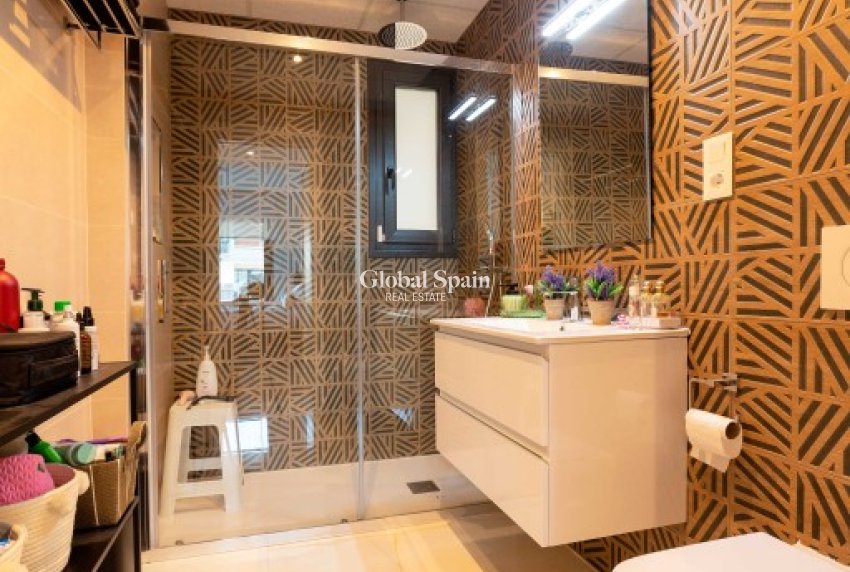 Revente - APPARTEMENT -
PLAYA FLAMENCA - Costa Blanca