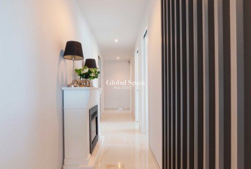 Revente - APPARTEMENT -
PLAYA FLAMENCA - Costa Blanca