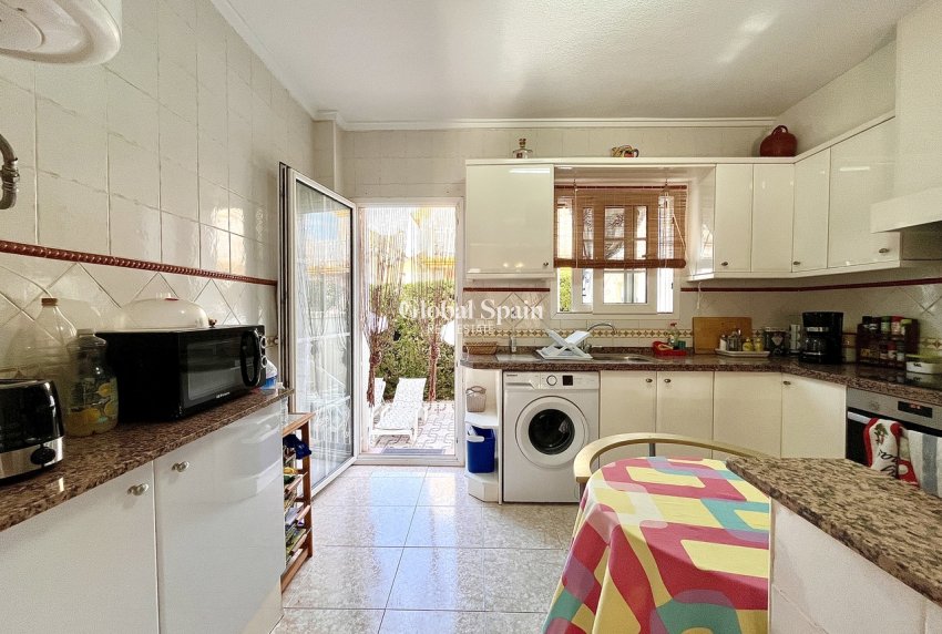 Revente - APPARTEMENT -
PLAYA FLAMENCA - Costa Blanca