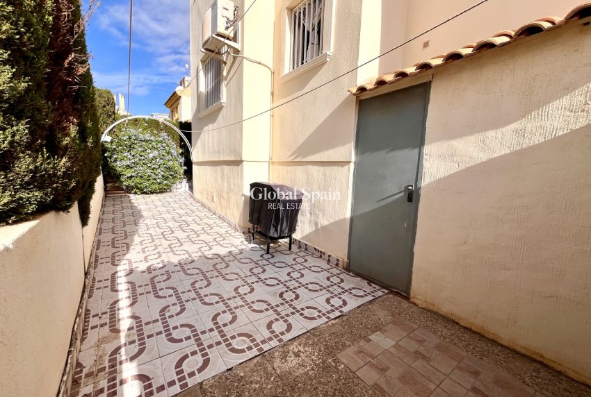 Revente - APPARTEMENT -
PLAYA FLAMENCA - Costa Blanca