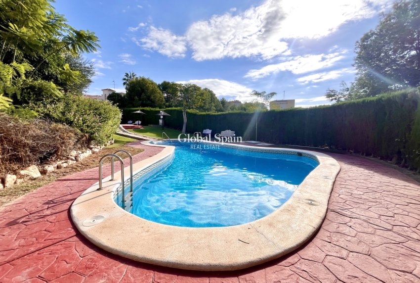 Revente - APPARTEMENT -
PLAYA FLAMENCA - Costa Blanca