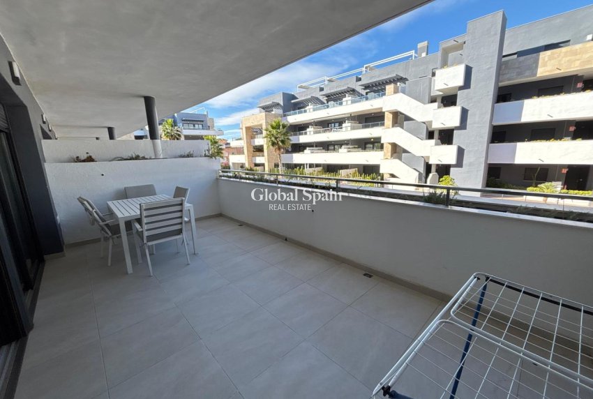 Revente - APPARTEMENT -
PLAYA FLAMENCA - Costa Blanca