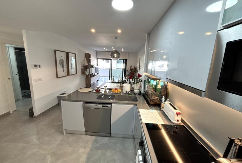 Revente - APPARTEMENT -
PLAYA FLAMENCA - Costa Blanca