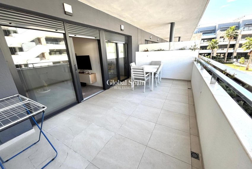 Revente - APPARTEMENT -
PLAYA FLAMENCA - Costa Blanca