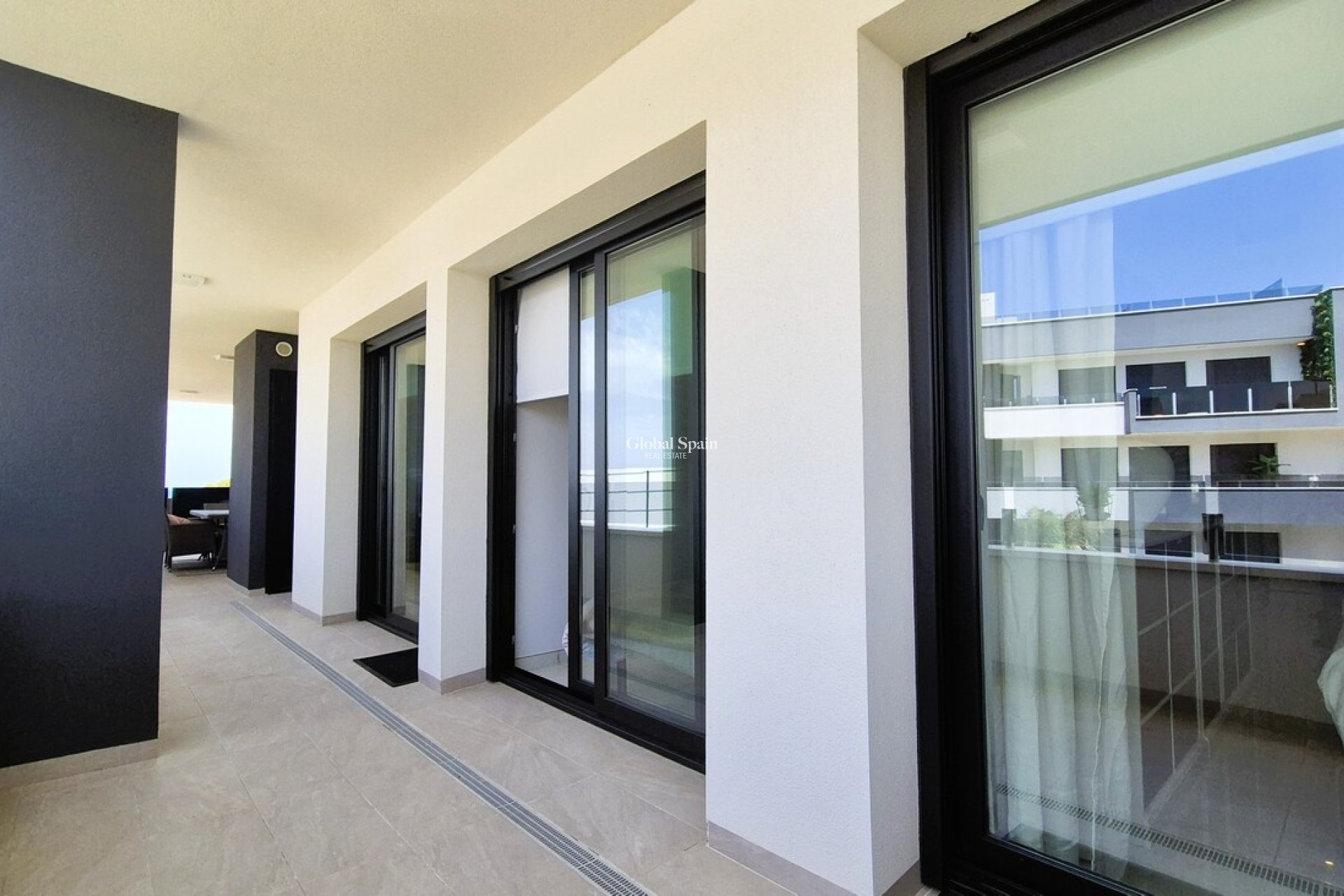 Revente - APPARTEMENT -
PLAYA FLAMENCA - Costa Blanca