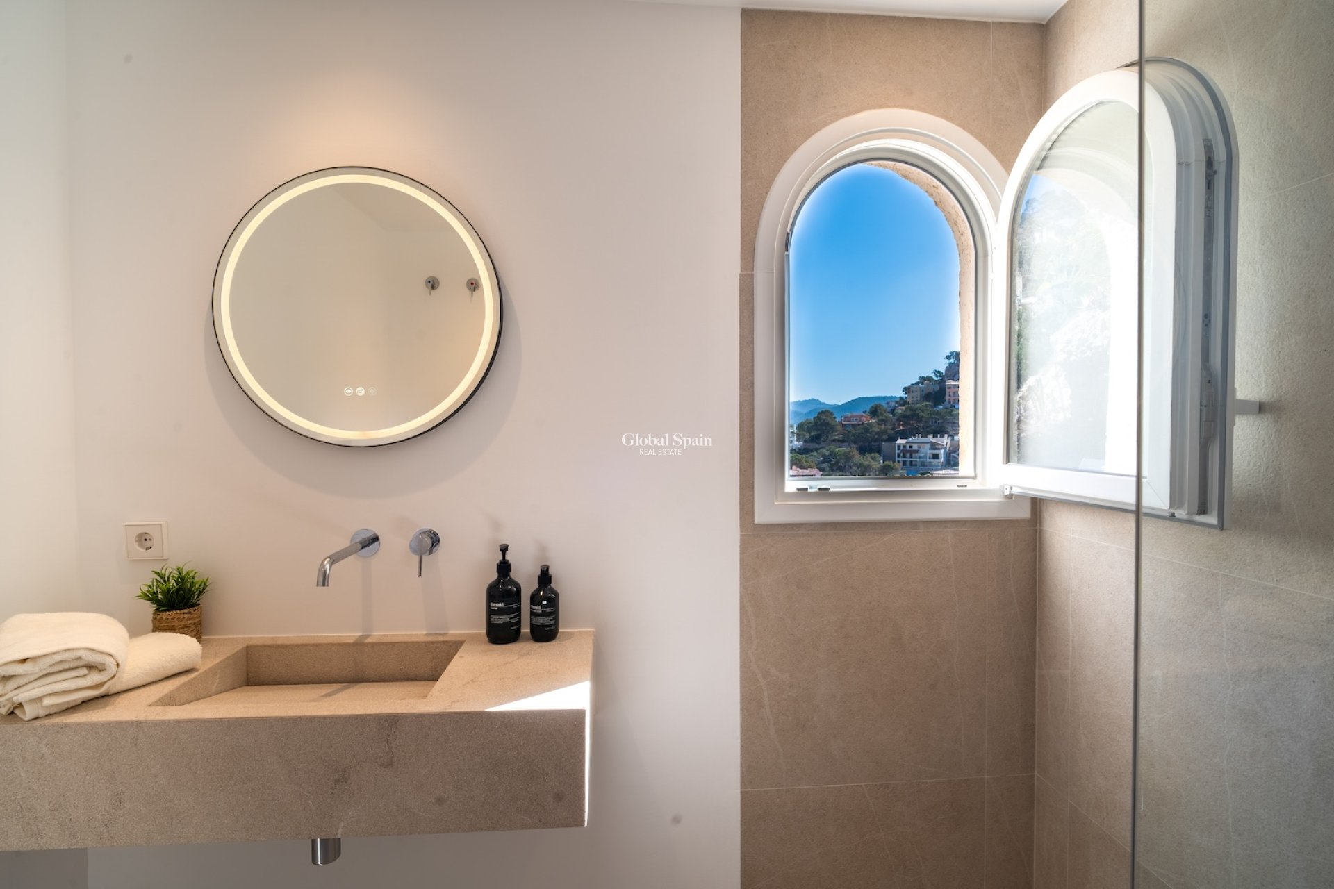 Revente - APPARTEMENT -
PORT D'ANDRATX - optional location detail