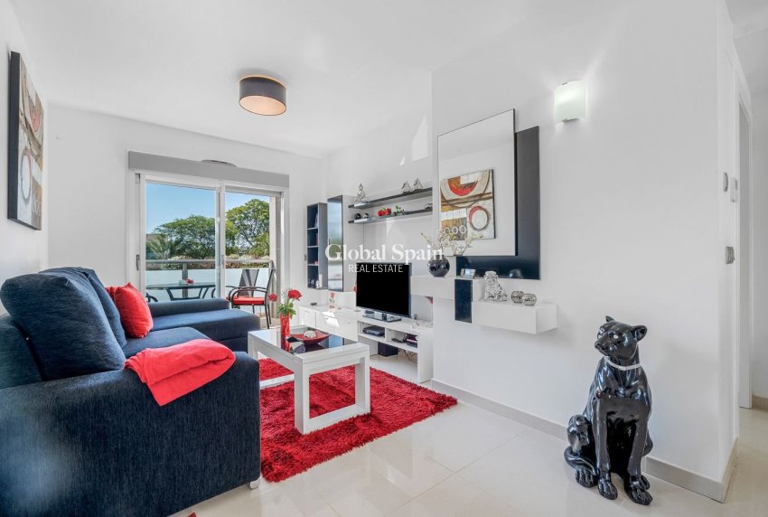 Revente - APPARTEMENT -
PUNTA PRIMA - Costa Blanca