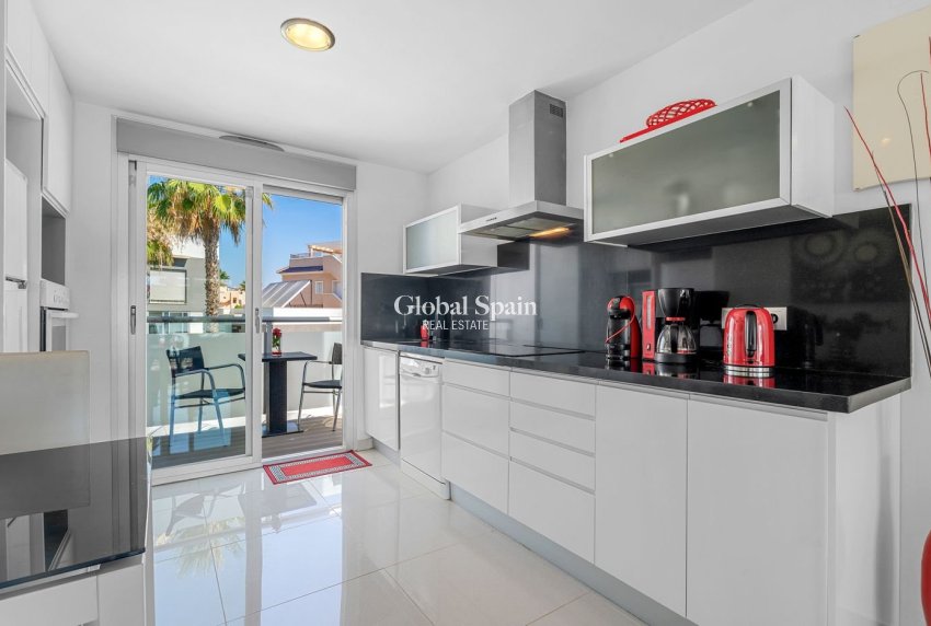 Revente - APPARTEMENT -
PUNTA PRIMA - Costa Blanca