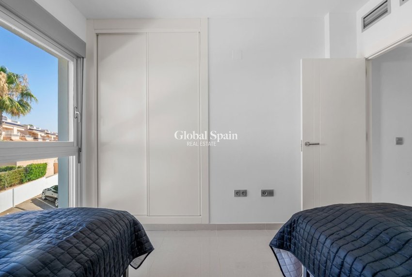 Revente - APPARTEMENT -
PUNTA PRIMA - Costa Blanca